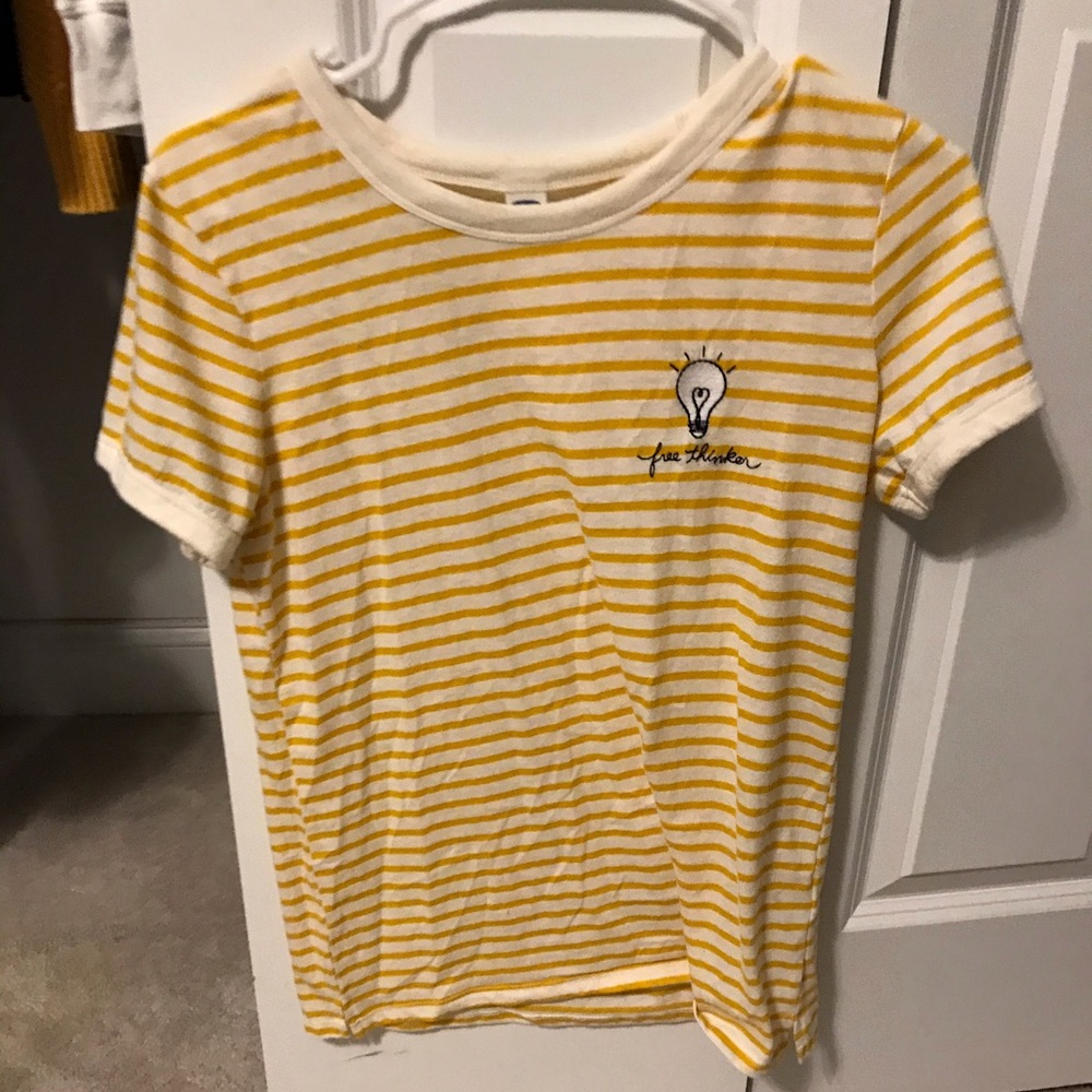 white yellow old navy tee
